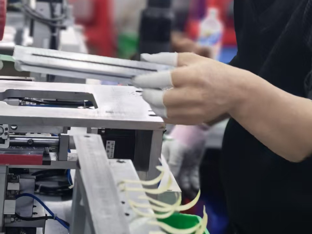 Machine cutting and stripping thermistor lead wires